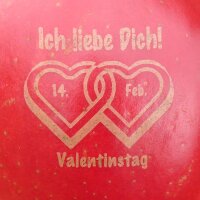 Valentinstags-Bioapfel im rotem Geschenkkarton