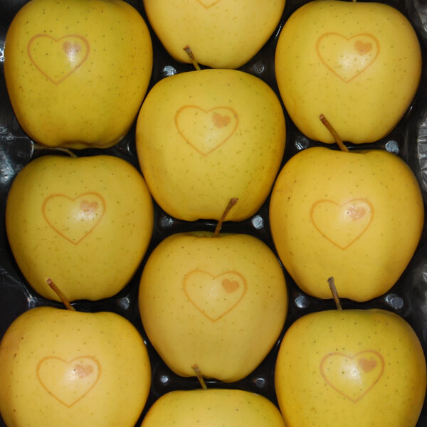 Aktionspaket: 120 gelbe Äpfel mit Herz- dekorative Tischdeko