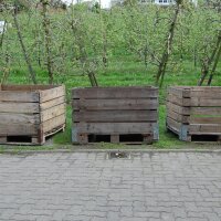Alte gebrauchte Erntegroßkiste für Äpfel