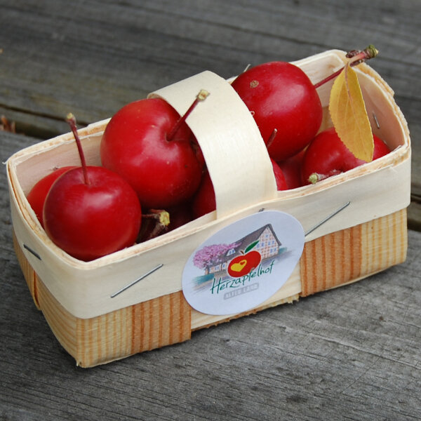 Rote Zieräpfel im Mini-Spankorb