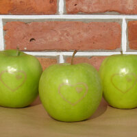Aktionspaket: 120 grüne Äpfel mit Herz- dekorative Tischdeko|truncate:60